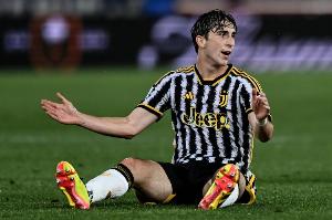 Kaiyun Sports-开云体育-跟队记者:尤文考虑1500万到2000万卖米雷蒂,许多意大利球队有意