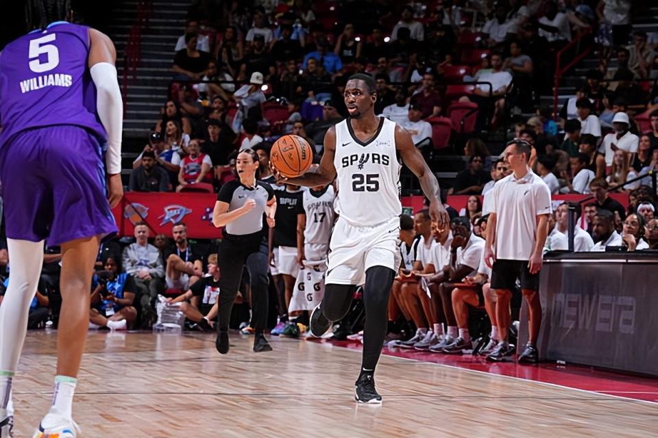 Kaiyun Sports-开云体育-夏联MVP的有力竞争者!马刺真的不考虑给他送出一份双向合同吗?