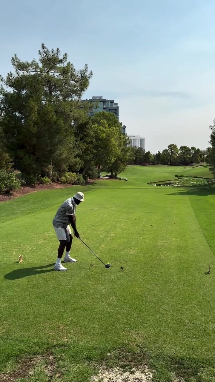 开云-爱游戏-专注训练⛳️詹姆斯晒在维加斯打高尔夫:给我时间 我会做到的
