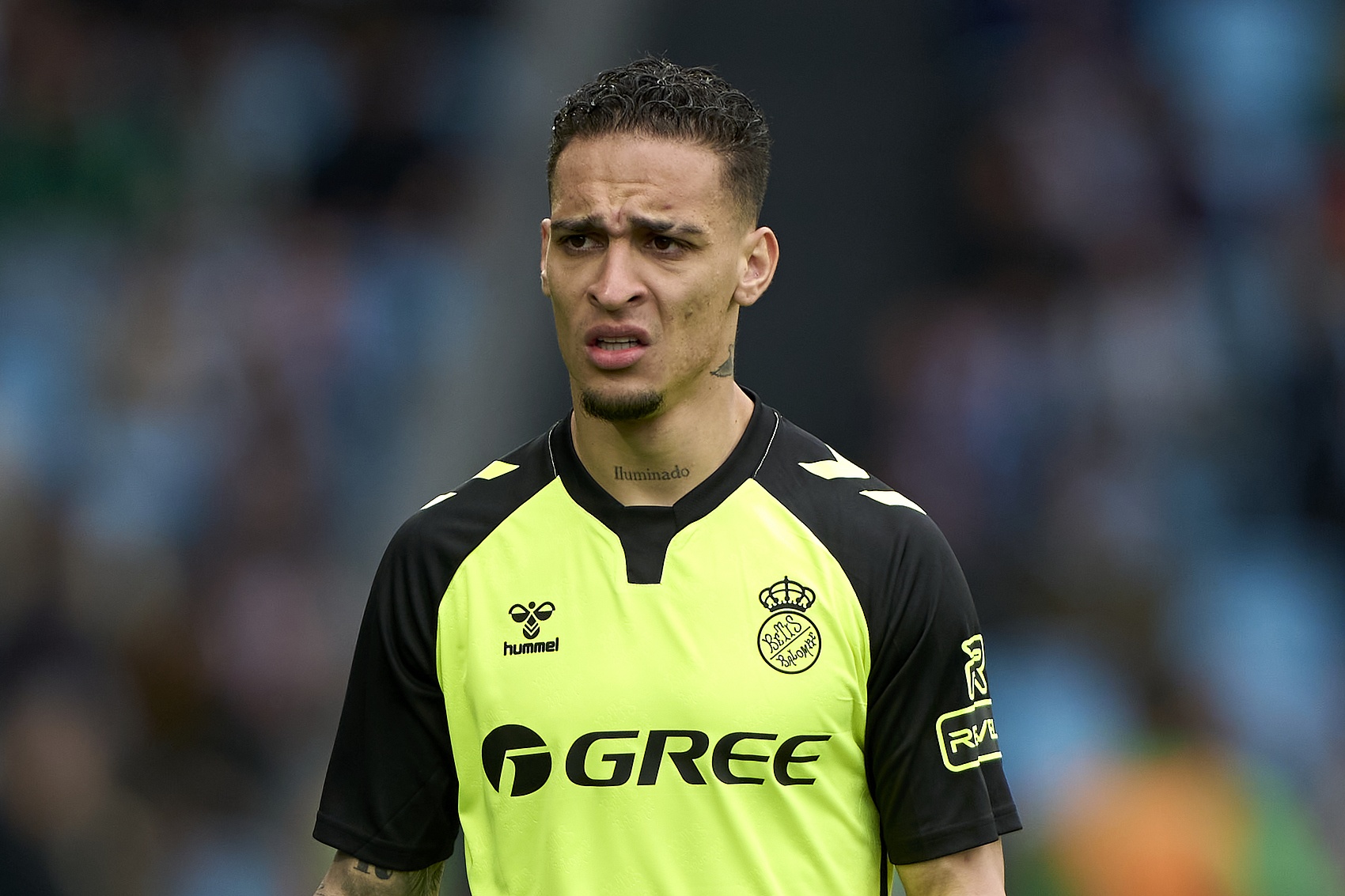 西媒披露：安东尼迫切回归贝蒂斯，球队拟2000万欧元购其半数所有权