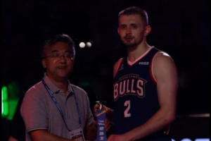 开云体育平台-恭喜厄特尔以场均2抢断的出色表现 荣膺2025赛季常规赛抢断王！